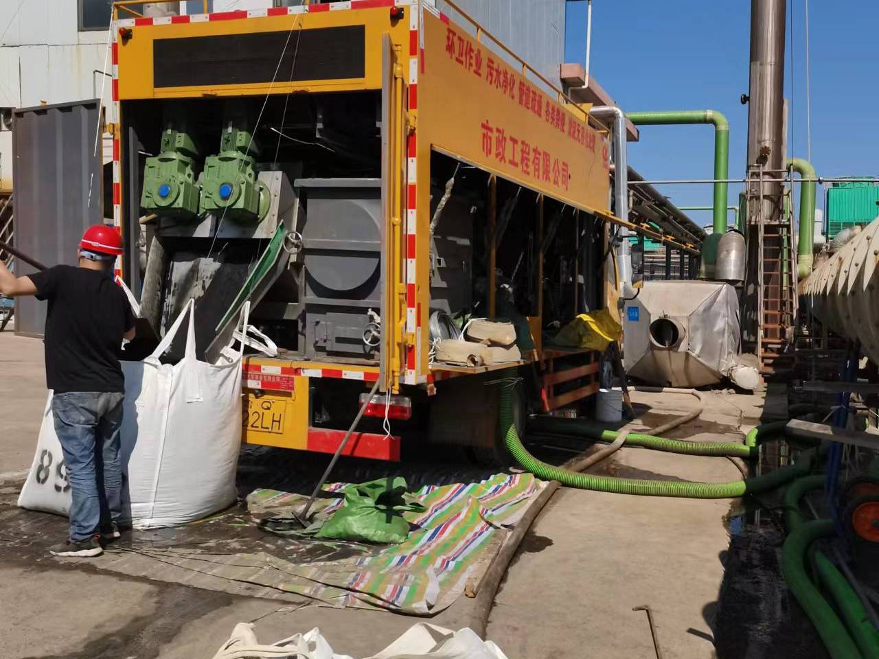 新沂淤泥压干处理